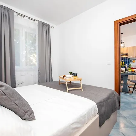 F&r Ii アパート ロヴィニ